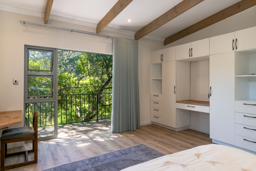 5 Bedroom Property for Sale in Brenton On Lake Western Cape